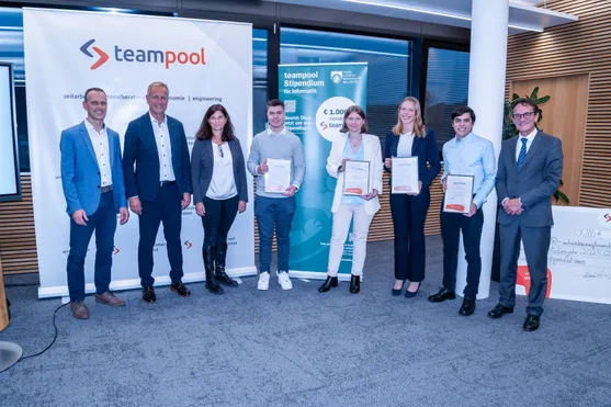 vergabe-von-teampool-stipendien-fr-informatik-an-studierende-der-universitt-salzburg_54874151852_o.jpg