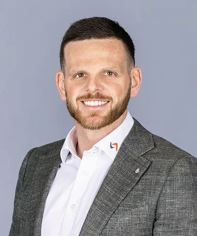 Mannie5239web.jpg