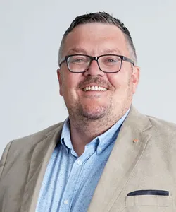 CHRISTOPHR_Web.jpg