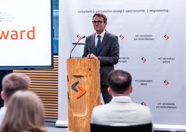 vergabe-von-teampool-stipendien-fr-informatik-an-studierende-der-universitt-salzburg_54875241623_o.jpg